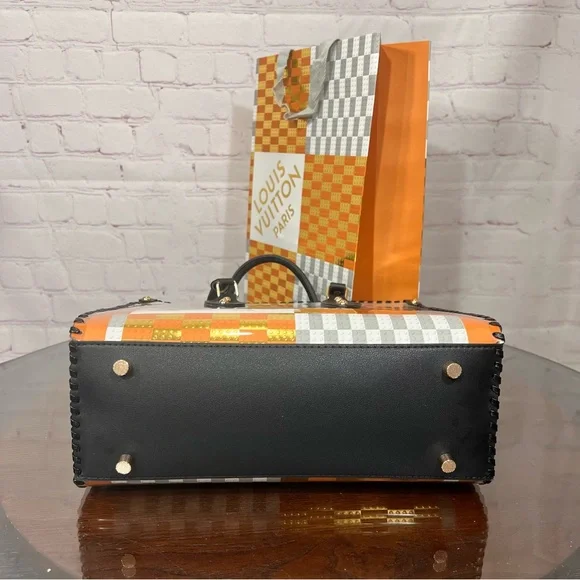 So Cute Tote made with a LOUIS VUITTON HOLIDAY ‘22 Lego Limited Edition Gift Bag - Picture 4 of 16